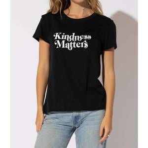 NEW SUBURBAN RIOT kindness matters classic tee in black